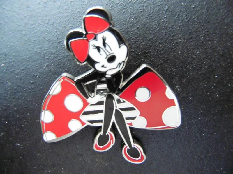 Pins disney disneyland paris : Minnie assise sur noeud